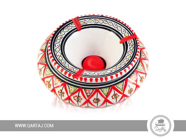qartaj-decorated-ashtray-hand-painted-red-and-white-ceramics-made-in-tunisia