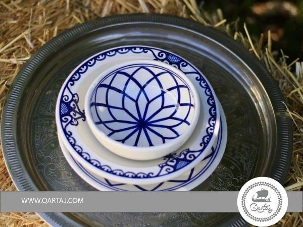 Dinnerware Sets Round Serving Deep Plates, Bowls, with white and blue colors 