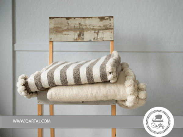 etand-art-saida-in-unbleached-and-undyed-wool-throw-with-bobble