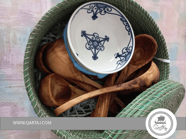 Halfa Box With Ceramics Bowls & Olive Wood Ladle Spoons
