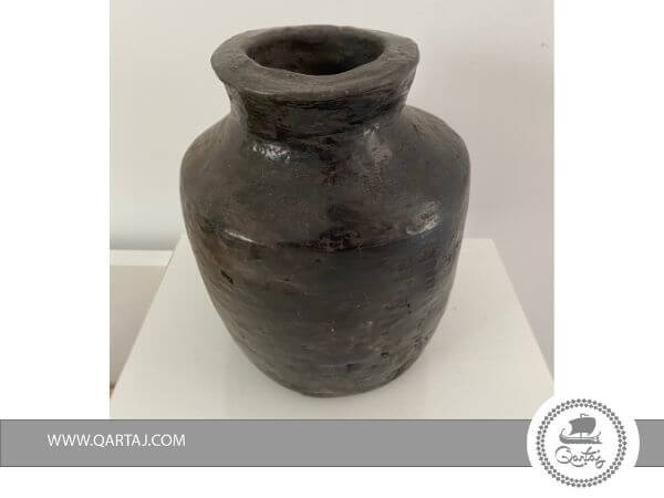 handmade-pottery-vase-black-color
