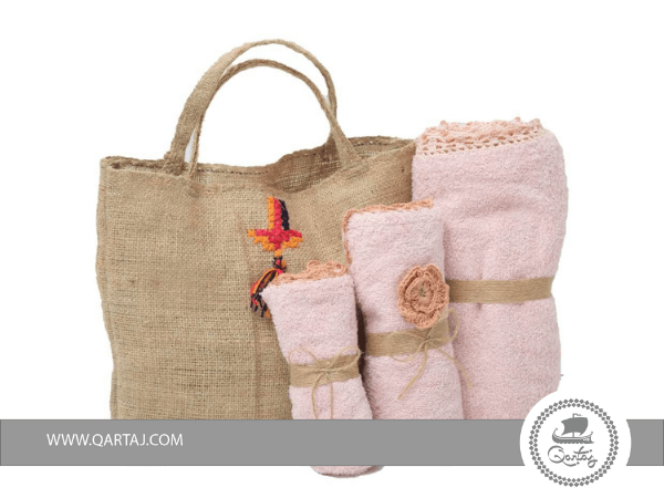 Bag and set of 3 pink towels
