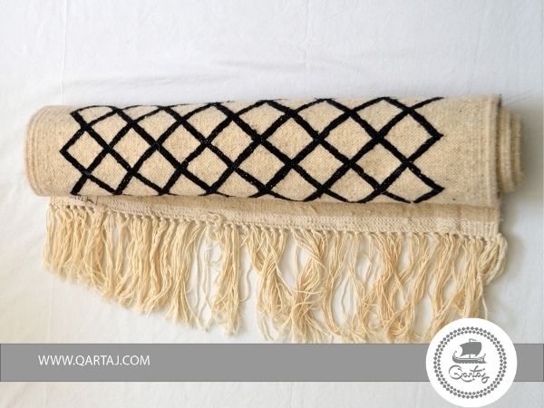 etand-art-saida-in-unbleached-and-undyed-wool-throw-with-bobble